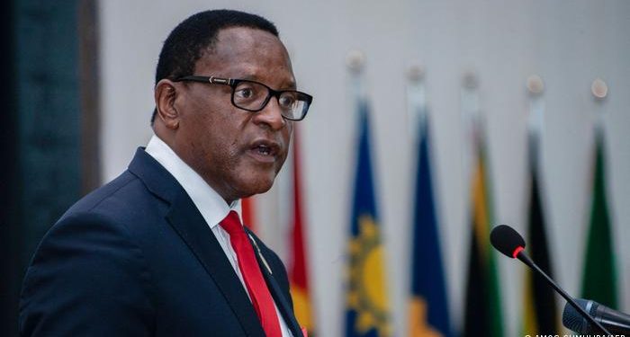 Malawi president fires entire cabinet over corruption concerns