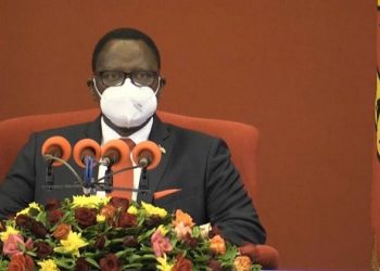 Malawi president warns new cabinet against corruption