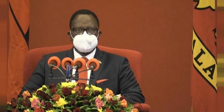 Malawi president warns new cabinet against corruption