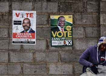 Who are the leading candidates in the Zimbabwe presidential election?