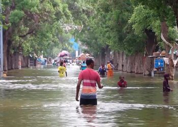 El Niño floods cause a million to flee homes in Somalia