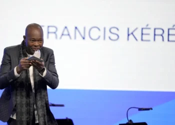 Burkina Faso: Francis Kéré receives 2024 Crystal Award for social change at WEF