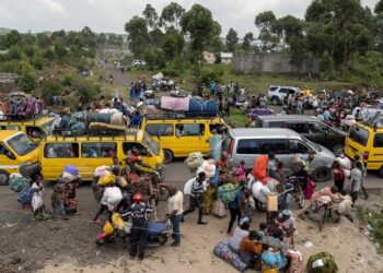 DR Congo city Goma under threat as thousands flee rebel advance