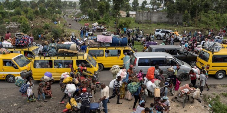 DR Congo city Goma under threat as thousands flee rebel advance