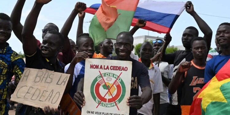 Demonstrators support Mali’s ECOWAS exit, sparks regional concerns