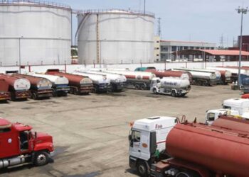 Nigerian fuel tanker union ends strike after agreeing to higher freight costs