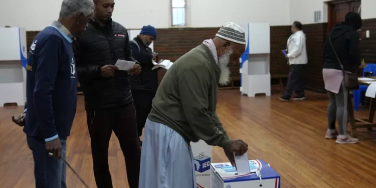 South Africa: Polls open in high-stakes election