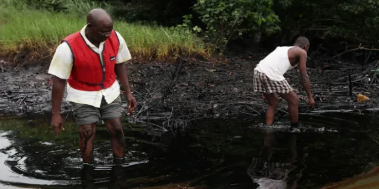 Major oil companies offered faster Nigerian exit if they pay for cleanup