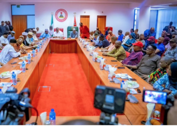 Nigeria unions suspend strike for one week