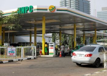Nigerians queue for fuel as NNPC blames operational hitch