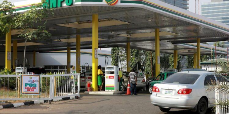 Nigerians queue for fuel as NNPC blames operational hitch