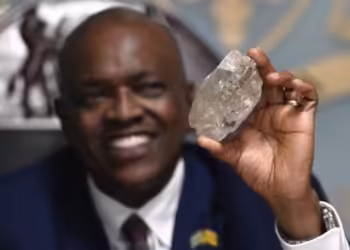 Massive 2,492-Carat Diamond discovered in Botswana