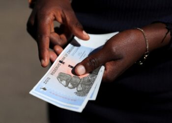Zimbabwe’s retailers warn of store closures over exchange rate