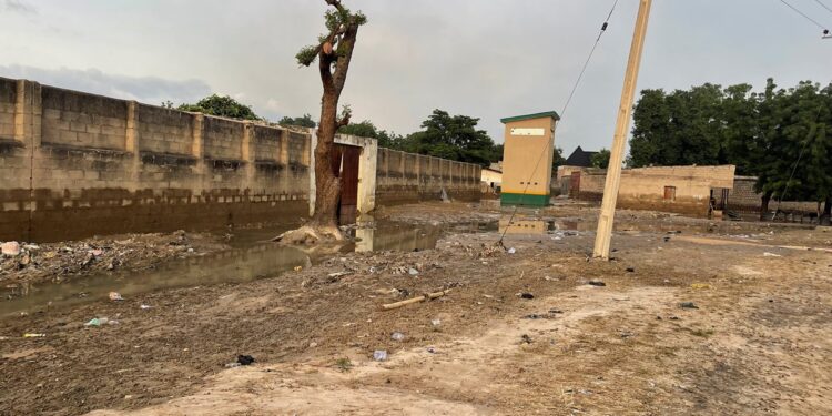 Nearly 300 prisoners escape Nigerian prison after floods
