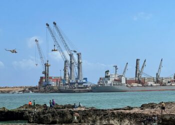 Egyptian warship delivers more arms to Somalia, officials say