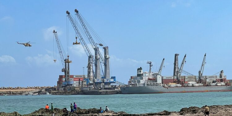 Egyptian warship delivers more arms to Somalia, officials say