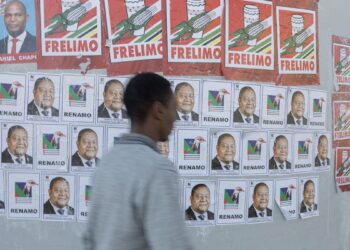 What are the main issues in the upcoming elections in Mozambique?