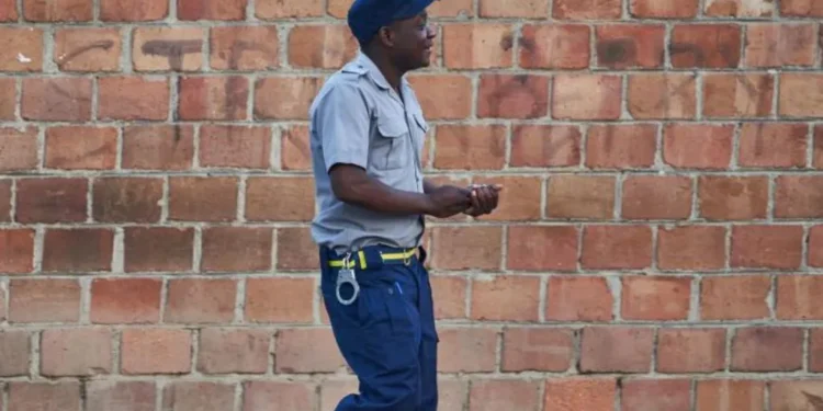 Zimbabwe bans police from using mobile phones while on duty