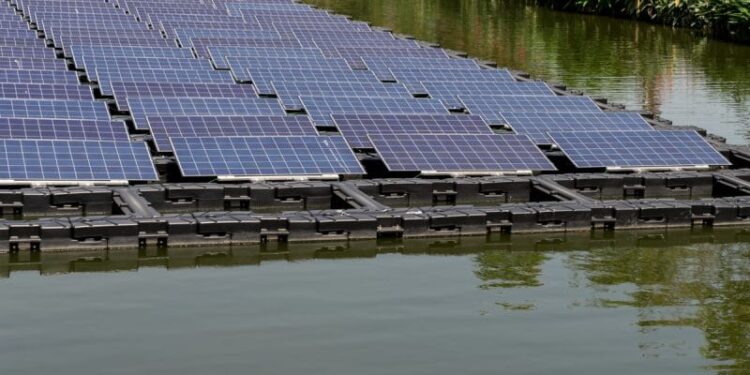 Zimbabwe, Zambia explore floating solar plant