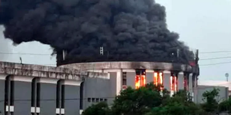 Why is Liberia in a political crisis?