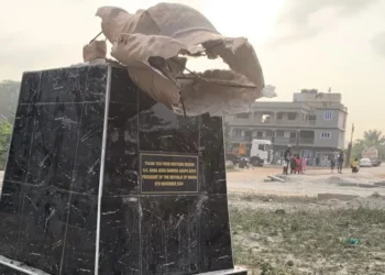 Statue of ex-Ghana President Akufo-Addo destroyed