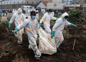 East Congo city of Goma rushes to bury bodies after rebel offensive