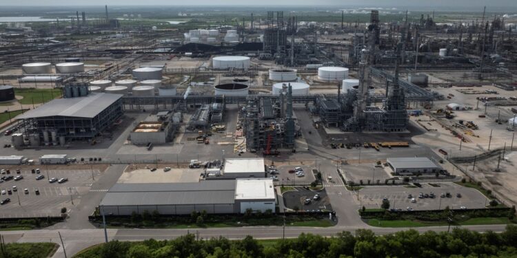 South Africa grants long-term leases to oil majors at key Durban fuel hub