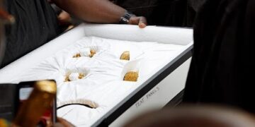 Britain and South Africa hand back Ghanaian royal artefacts