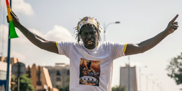 Mali: Hundreds rally to show support for beleaguered army leader