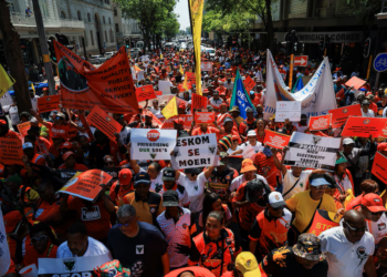 South African labour unions urge workers to shun anti-migrant protests