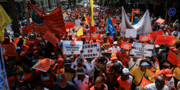 South African labour unions urge workers to shun anti-migrant protests