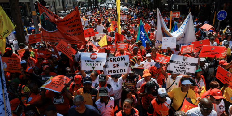 South African labour unions urge workers to shun anti-migrant protests