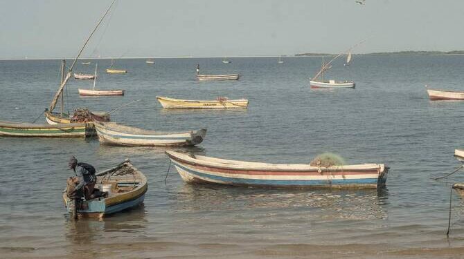 Middle east fuel crisis keeps Mozambique fishermen ashore