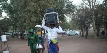 Zimbabweans return home from South Africa amid anti-immigrant tensions