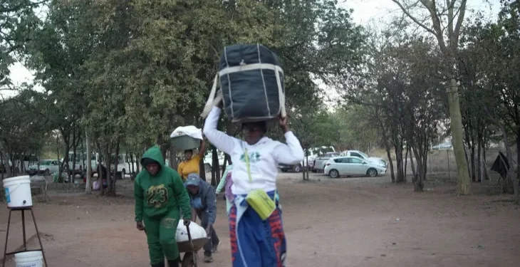 Zimbabweans return home from South Africa amid anti-immigrant tensions