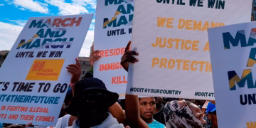 25 000 étrangers fuient l’Afrique du Sud : l’ultimatum non officiel pour quitter le pays arrive à échéance.
