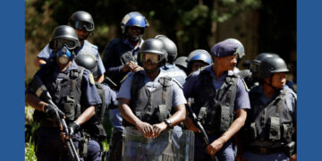 Afrique du Sud : Douze officiers de police inculpés de corruption comparaissent devant le tribunal