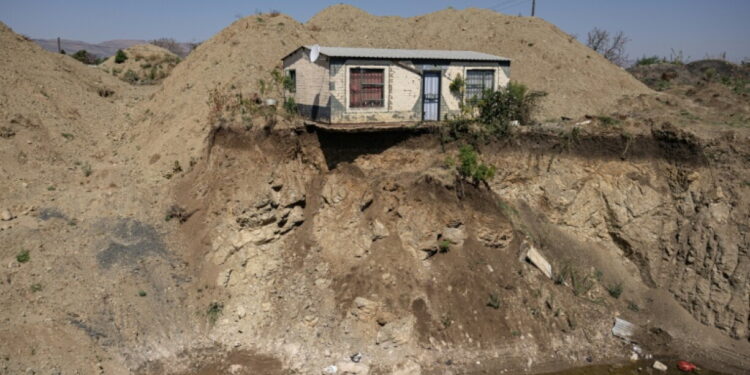 Afrique du Sud : L’exploitation minière illégale met en danger les infrastructures de Johannesburg