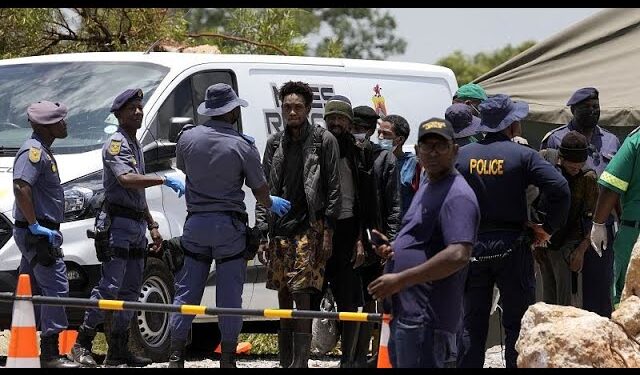 Afrique du Sud : des mineurs réapparaissent après une opération de police