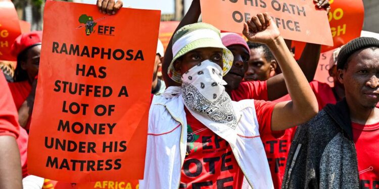 Afrique du Sud : la Cour constitutionnelle entend l'affaire PhalaPhala, l'EFF espère un vote de destitution