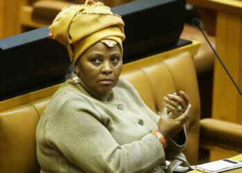 Afrique du Sud : la présidente du Parlement en difficulté, Nosiviwe Mapisa-Nqakula, démissionne