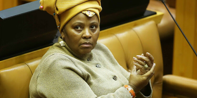 Afrique du Sud : la présidente du Parlement en difficulté, Nosiviwe Mapisa-Nqakula, démissionne