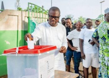 Le Bénin supprime temporairement la commission électorale en attendant sa réforme.