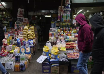 Au Kenya, 90 % des aliments emballés doivent comporter un avertissement sanitaire en vertu de la nouvelle réglementation.