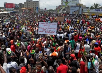 Des manifestants au Togo réclament le retour à l'ancienne constitution