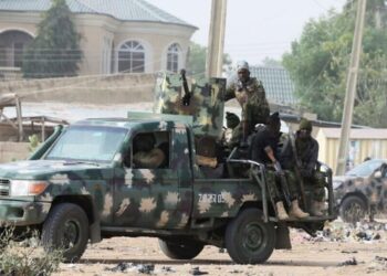 Au moins 50 insurgés tués, sept officiers nigérians portés disparus après l'attaque d'un convoi