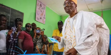 Le Cameroun attend les résultats dans un contexte de forte tension et de revendications de victoires rivales.