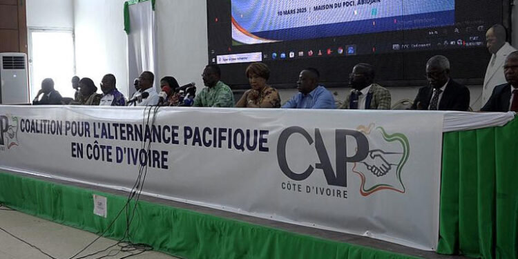 Les partis d’opposition ivoiriens forment une coalition avant l’élection présidentielle