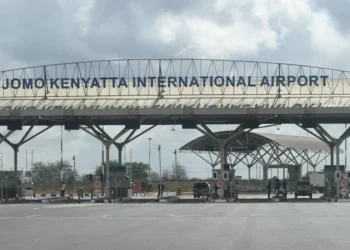 Coupures de courant au Kenya le patron des aéroports limogé alors que les touristes sont restés bloqués