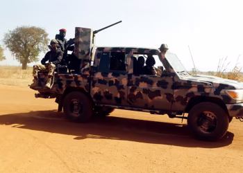 Des militants du groupe État islamique revendiquent la capture et l'exécution d'un général de brigade nigérian.